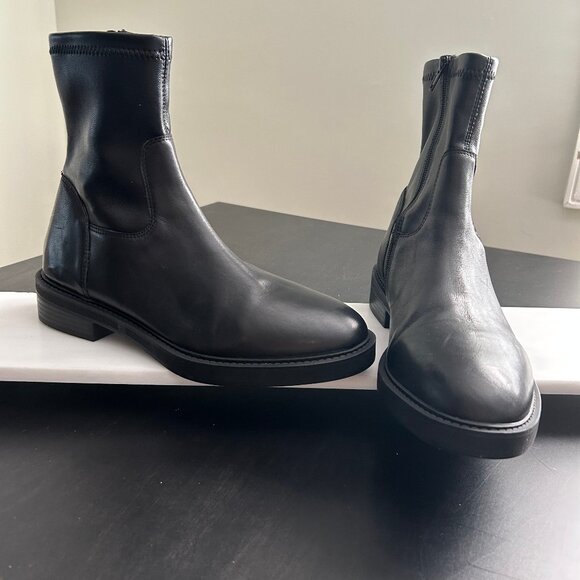 New with tag Steve Madden Leather and Nylon bootie, Women's size 10 - Picture 1 of 6